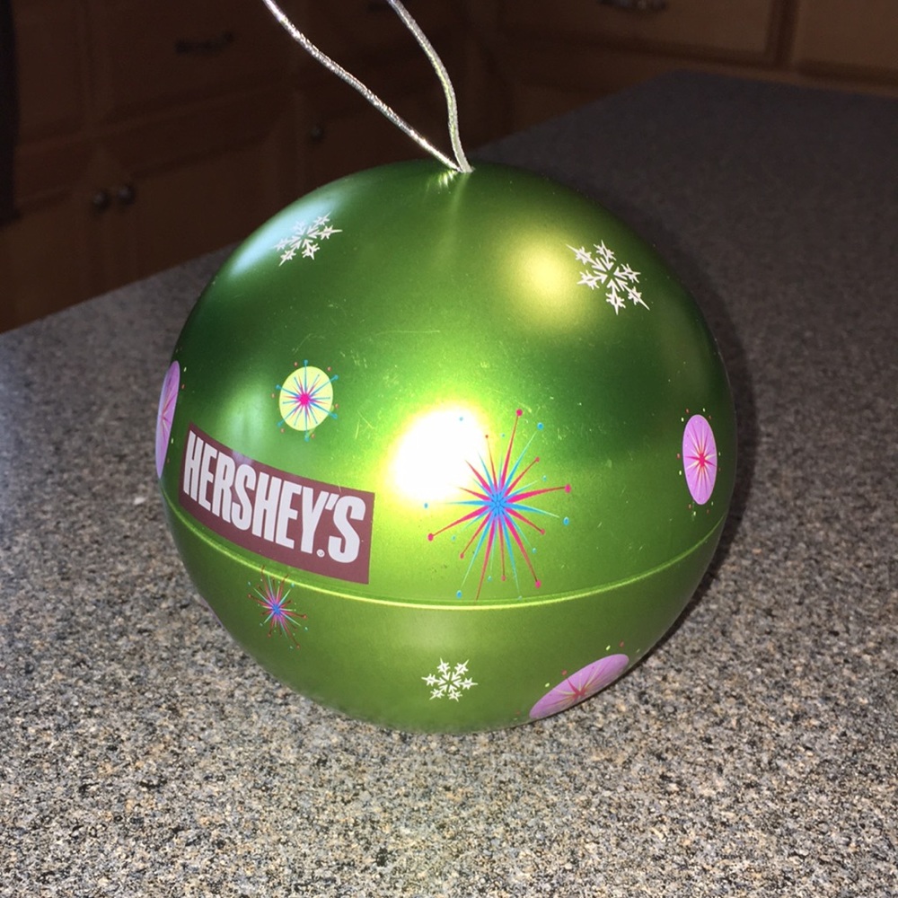 Hershey tin lime green ornament. Rare Vintage GUC